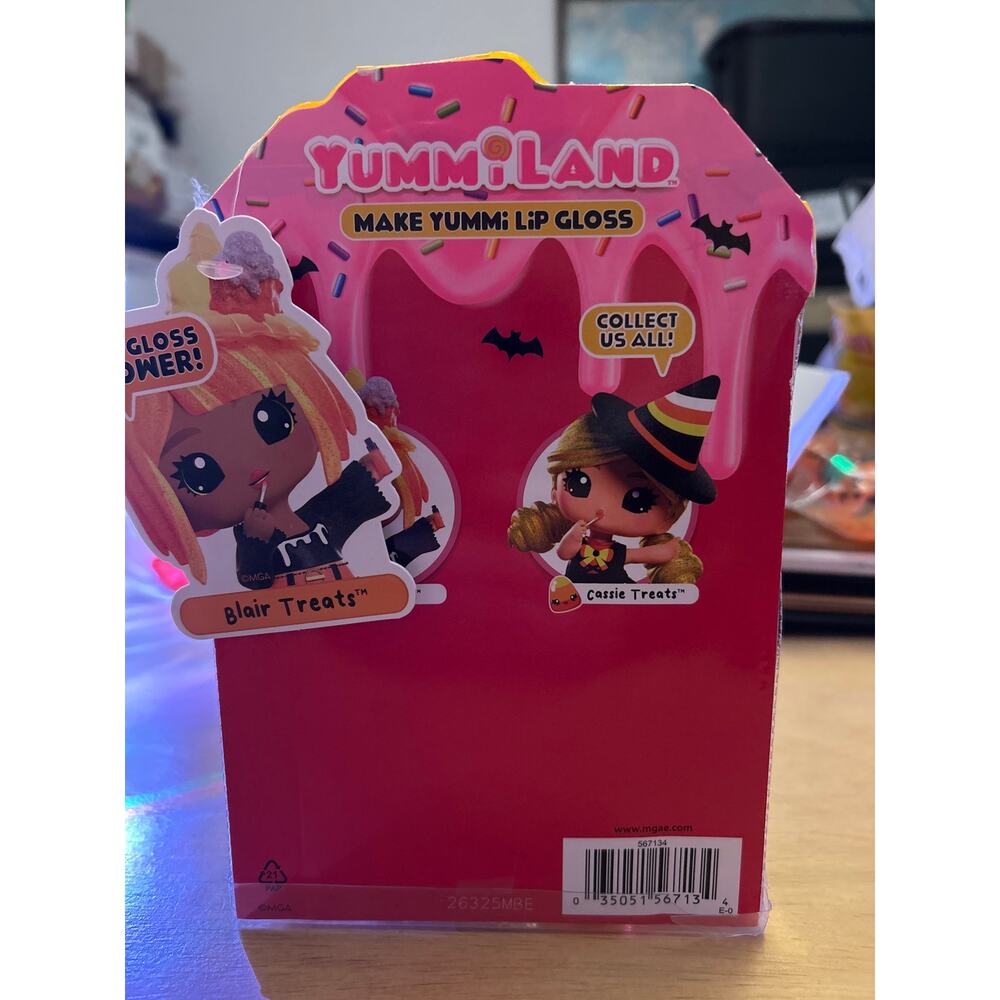 New Girl's Yummi Land Halloween 🦇Make Lip Gloss & Keychain/Charm Accessory - Picture 6 of 6